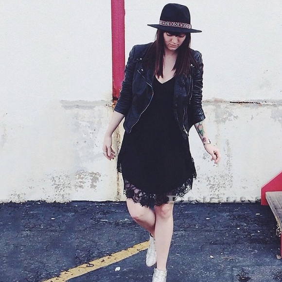 Lace Slip Dress - Picture 5 of 7